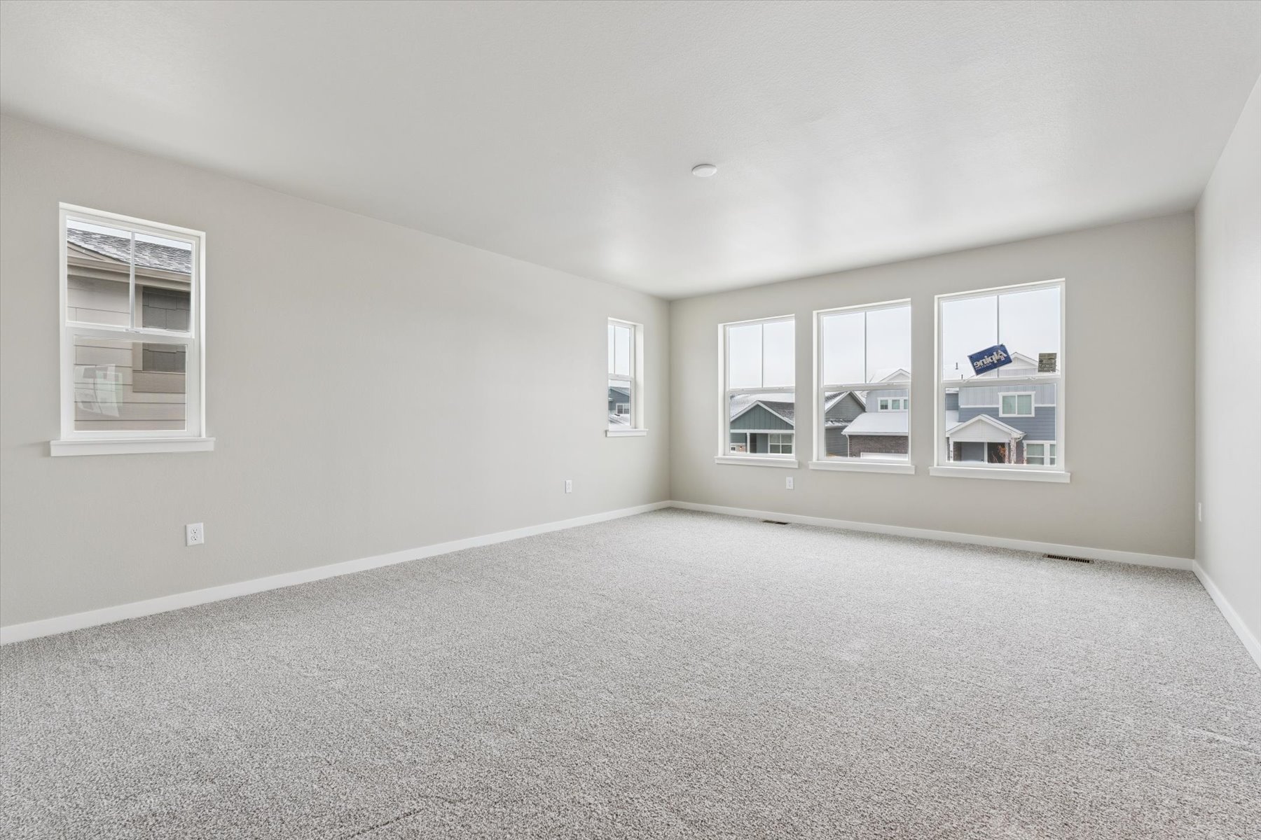 A room with windows.