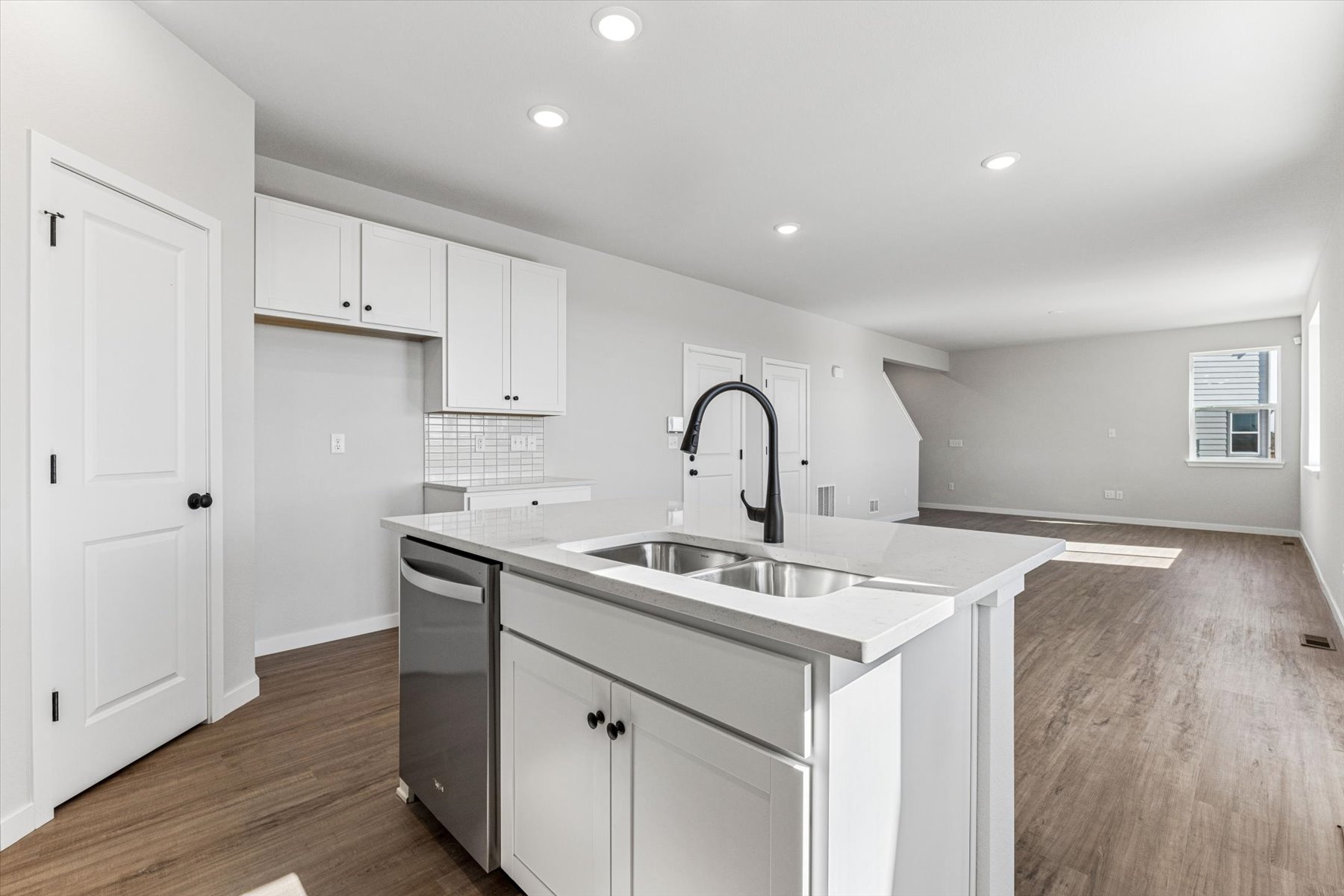 A kitchen with white cabinets.