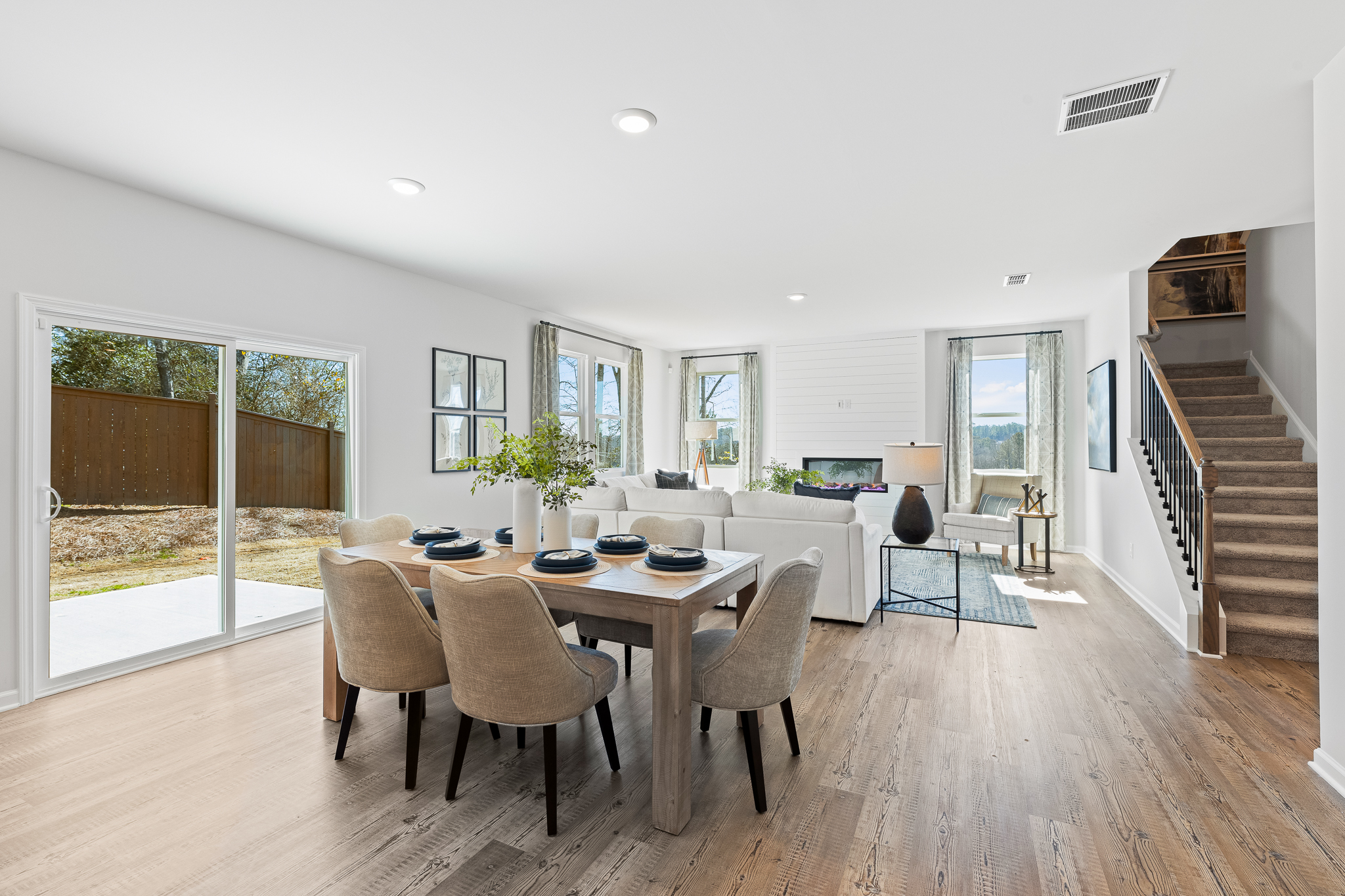A dining room with a wood floor.