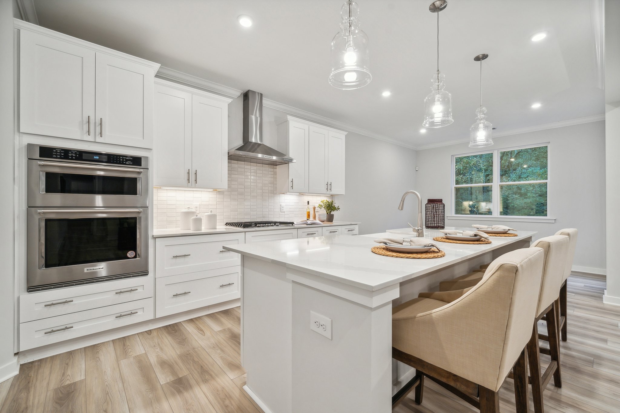 A kitchen with white cabinets.