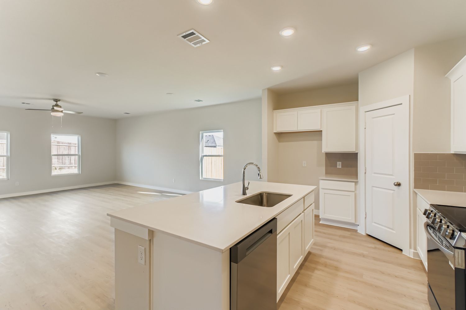 A kitchen with white cabinets.