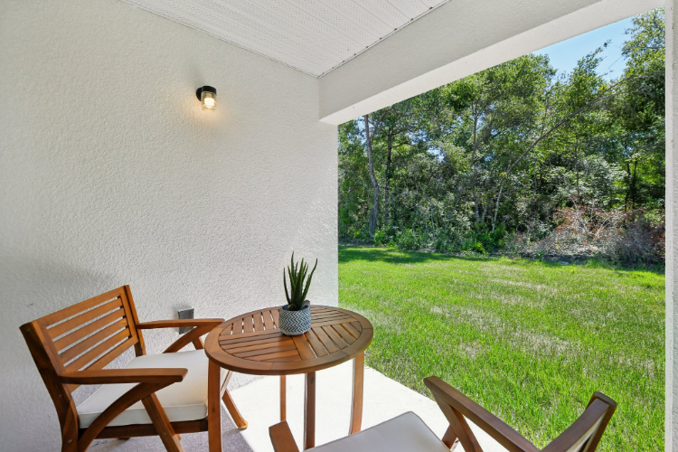 A table and chairs in a room.